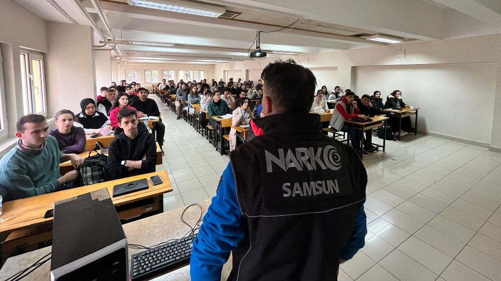 Samsun'da Polis Ekipleri Gençlere Uyuşturucuyla Mücadele Eğitimi Verdi