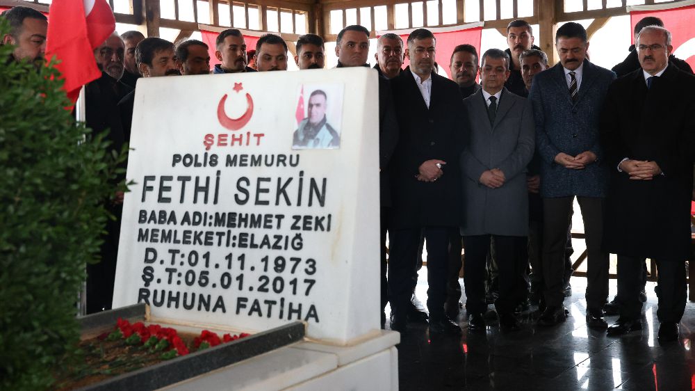 Şehit Polis Fethi Sekin 7. ölüm yılında kabri başında anıldı