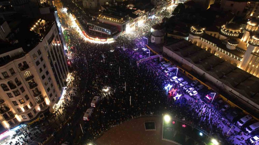 Taksim Meydanı’nda yoğunluk drone ile görüntülendi 