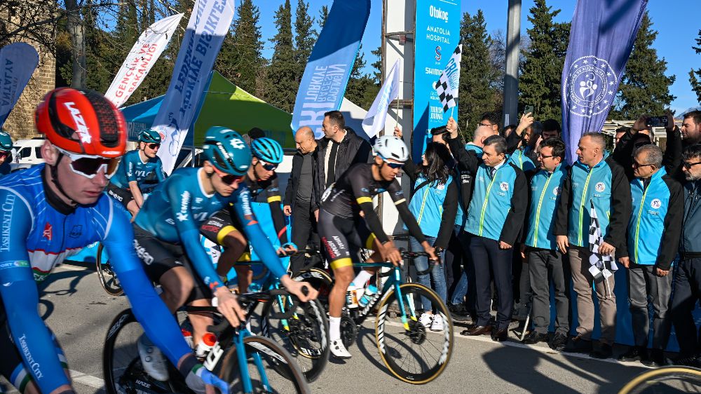 Türkiye Kış Bisiklet Yarış Serisi’nin ilkinin startını Antalya Valisi Hulusi Şahin verdi