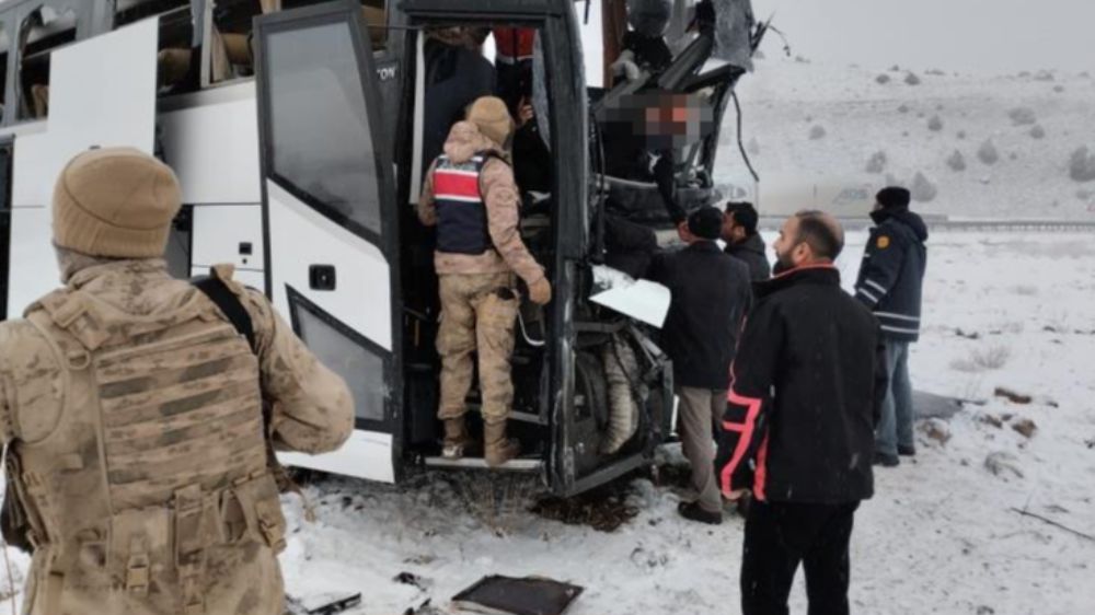 Zincirleme kazada hayatını kaybeden  2 kişi memleketleri Kocaeli’de toprağa verildi