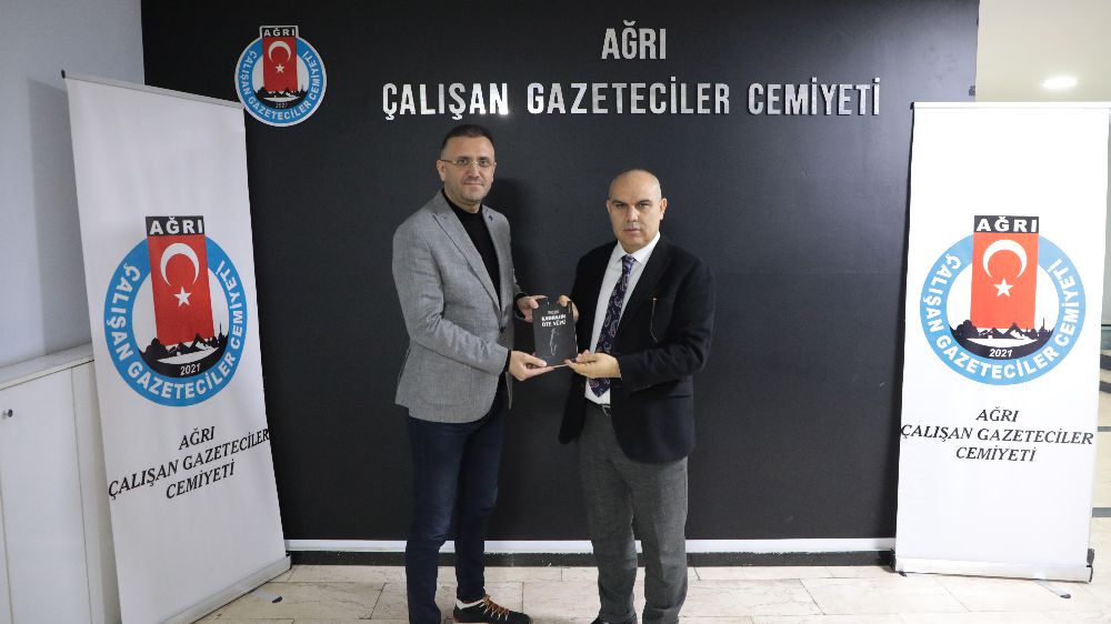 Ağrı Valisi Mustafa Koç, Ağrı Çalışan Gazeteciler Cemiyeti’ni ziyaret etti