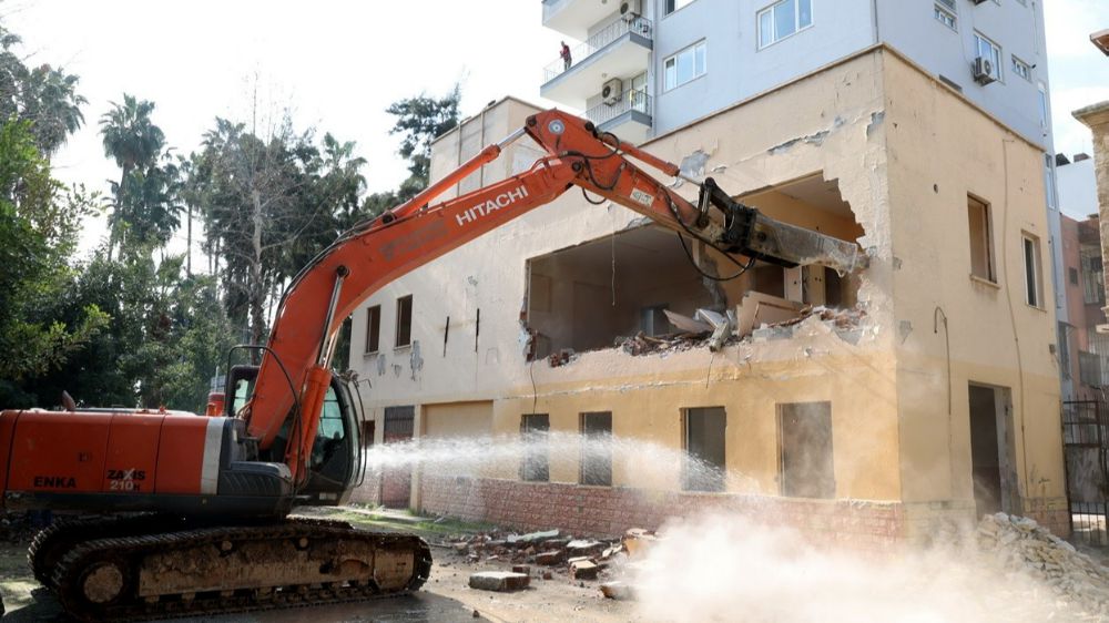 Akdeniz Belediyesi Tarihi Çankaya İlkokulu'nu Kurtarıyor