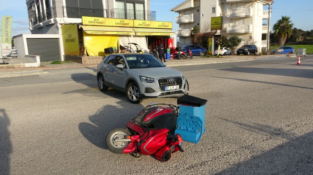 Antalya'da kaza otomobil ile motosiklet çarpıştı