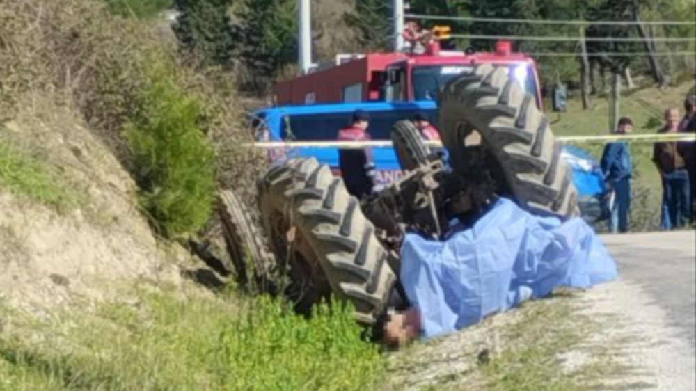 Antalya'da traktör altında kalan sürücü hayatını kaybetti