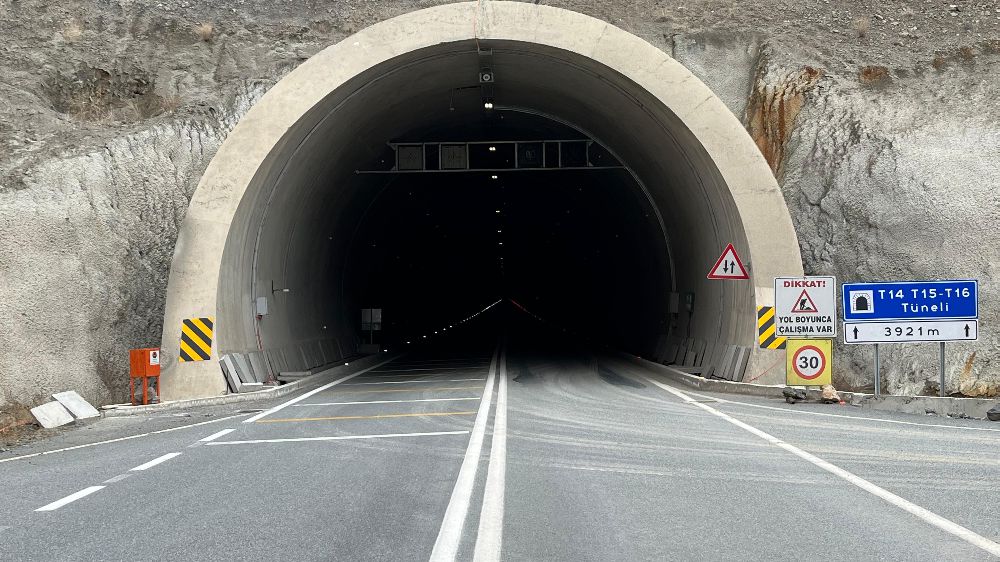 Artvin'de Tehlikeli Tünel: Çökme Riski Artıyor!