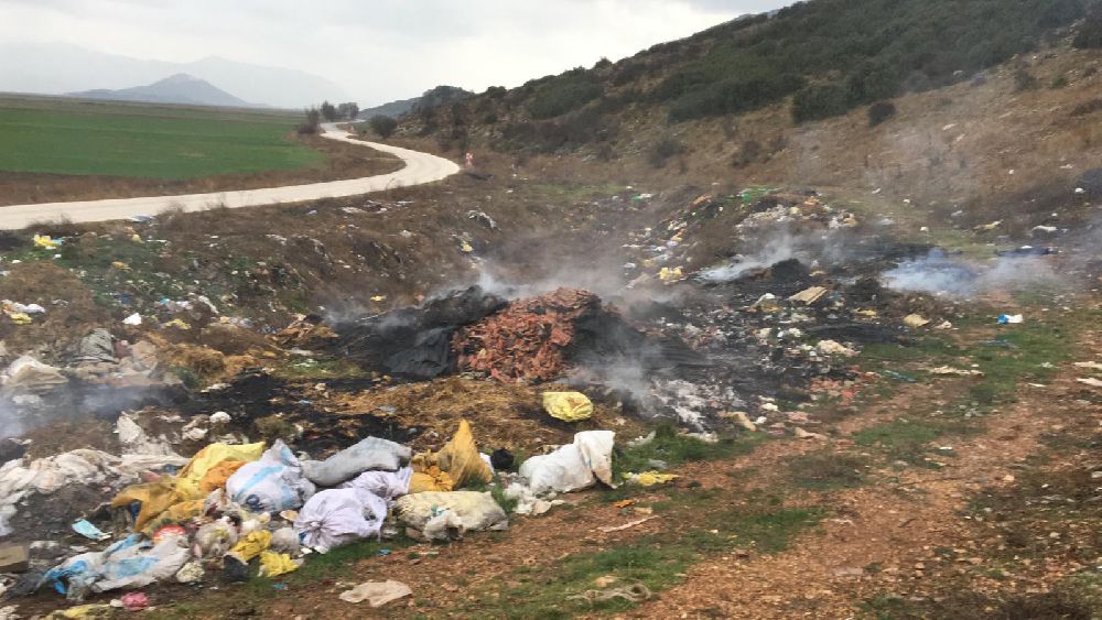 Bucak Kestel Köyü Çöplük Yangını Panik Yarattı