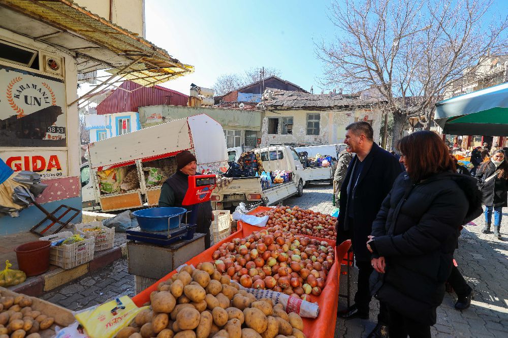 Burdur Haber - Başkan Ercengiz Cuma pazarını Gezdi