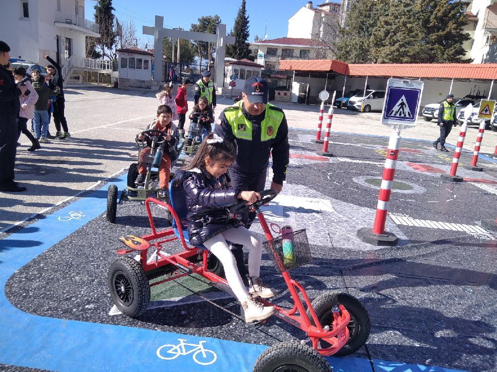Burdur Haber - Burdur'da Trafik Güvenliğine Yönelik Denetim ve Eğitim Faaliyetleri