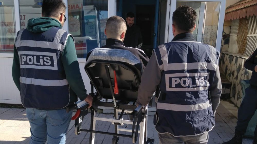  Elazığ'da 25 Yıllık Kaçak Balkondan Atlayarak Kaçmaya Çalıştı