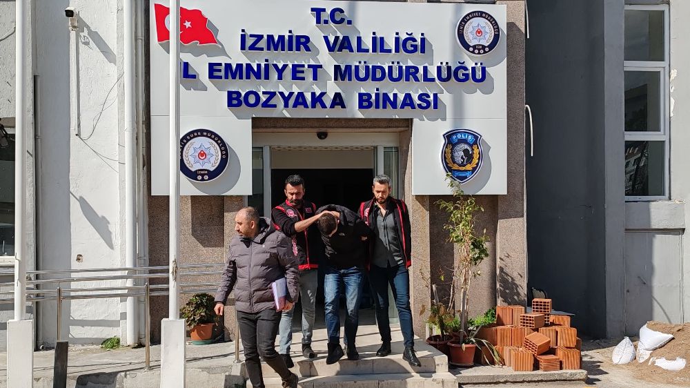 İzmir'de Kıskançlık Cinayeti: Bir Genç Hayatını Kaybetti