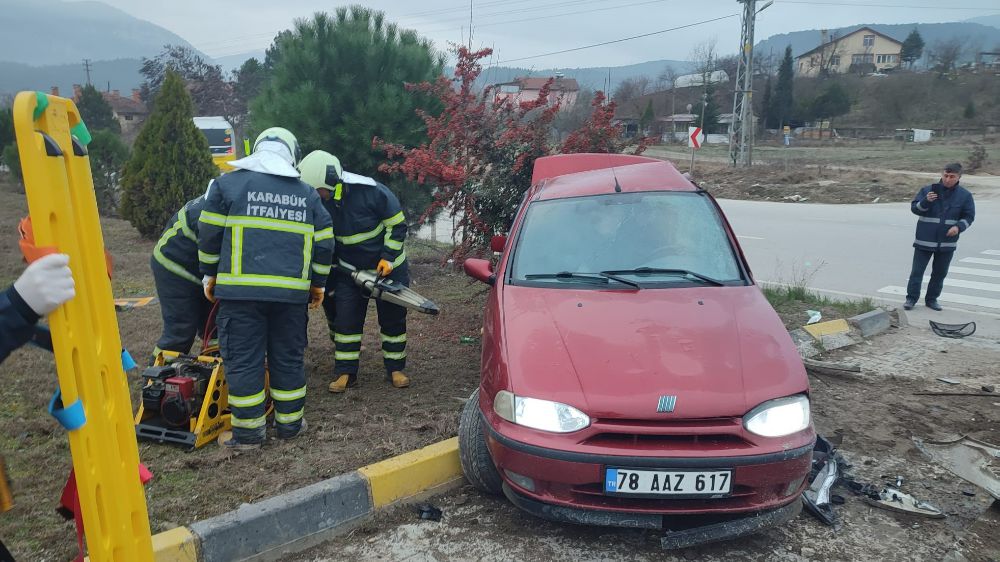 Karabük’te iki otomobil çarpıştı: 1 yaralı