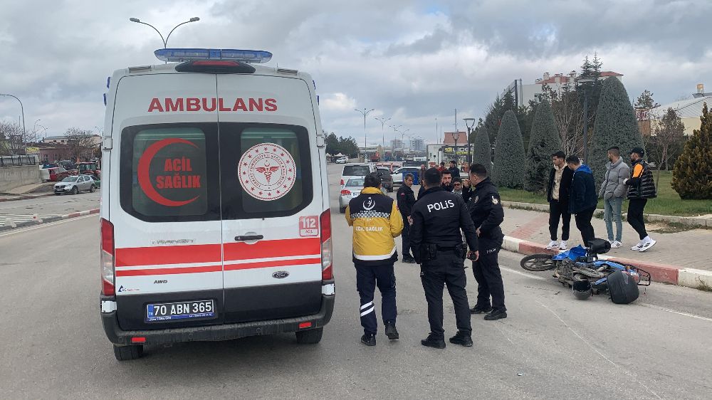 Karaman'da Kavşakta Kaza: Motosiklet Sürücüsü Yaralandı