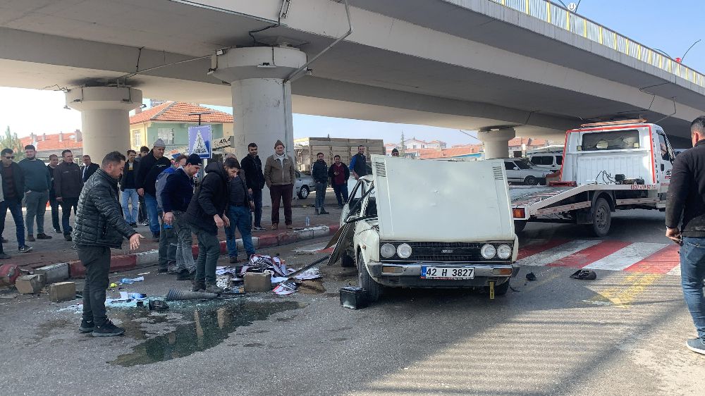 Korkunç Kaza: Karaman'da 2 Otomobil Çarpıştı, 3 Kişi Hastanelik
