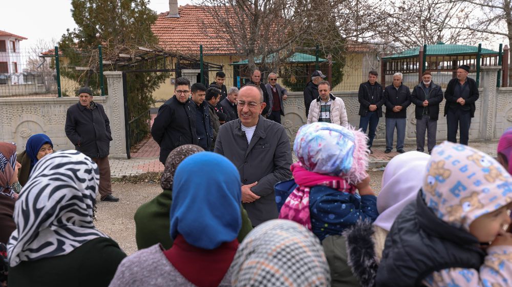 Meram İlçe Belediye Başkanı Mustafa Kavuş vatandaşlarla bir arada