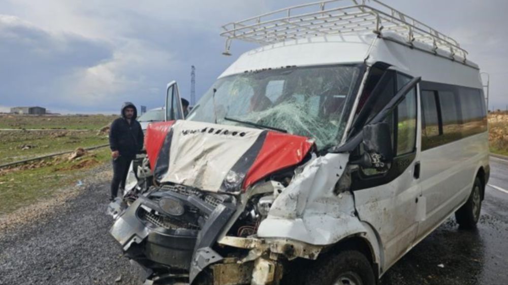 Midyat'ta Tanker Minibüse Çarptı! 9 Kişi Yaralandı