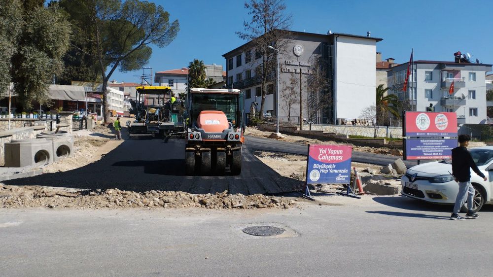 Muğla Büyükşehir Belediyesi Yatağan Atatürk Caddesi'nde Çalışmaları Hızla Tamamlıyor