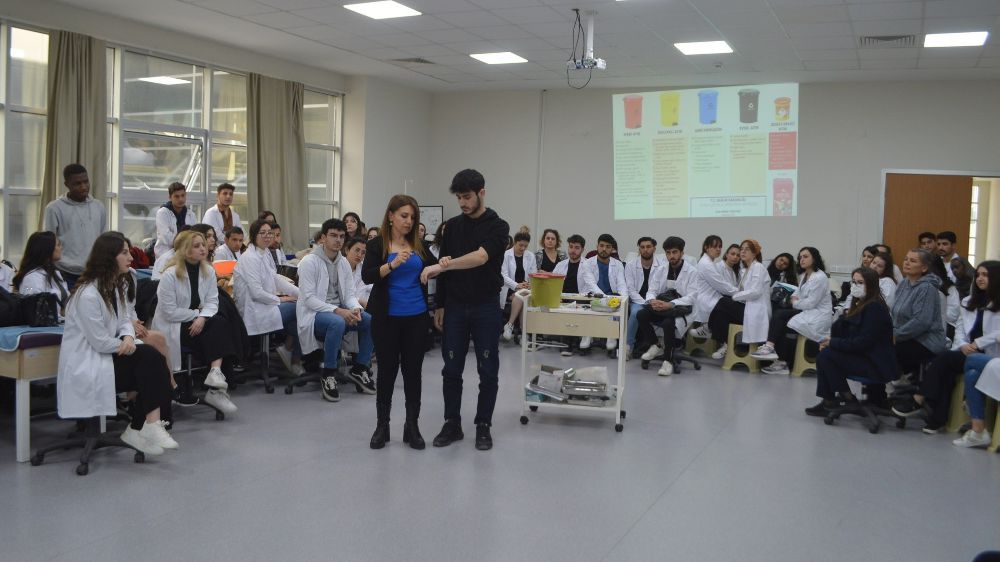 Muğla Sıtkı Koçman Üniversitesi Öğrencilerine Hastane Uyum Eğitimi