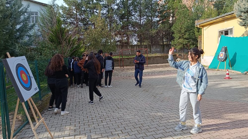 Siirt'te öğrenciler sporla bütünleşiyor