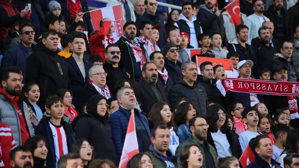 Sivasspor-Pendikspor Maçı Minik Yiğidolarla Renklendi