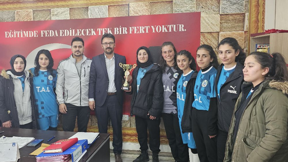 Taşlıçay Anadolu Lisesi Kız Futsal Takımı Ağrı Şampiyonu Oldu, Bölgesel Lige Çıktı