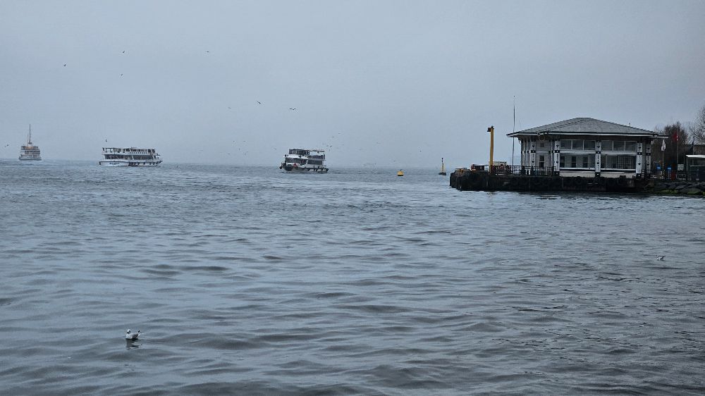 Yoğun Sis İstanbul Boğazı'nda Gemi Trafiğini Durdurdu