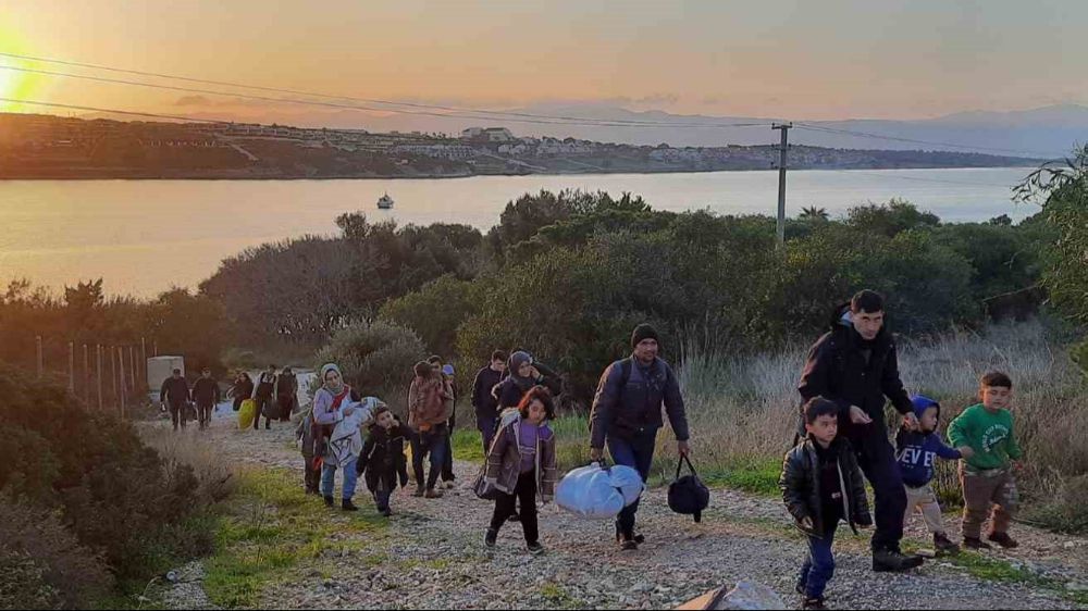 105 Düzensiz Göçmen İzmir'de Kurtarıldı, 125 Göçmen Yakalandı!