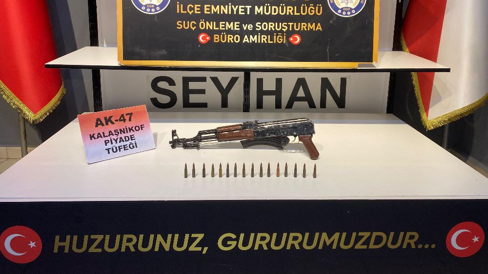 Adana Seyhan'da AK-47 Tüfeği Operasyonu: Evdeki Silah Tartışma Yarattı - Haberler