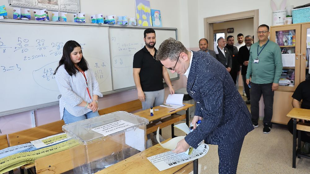 AK Parti Başakşehir Belediye Başkan Adayı Yasin Kartoğlu oy verdi