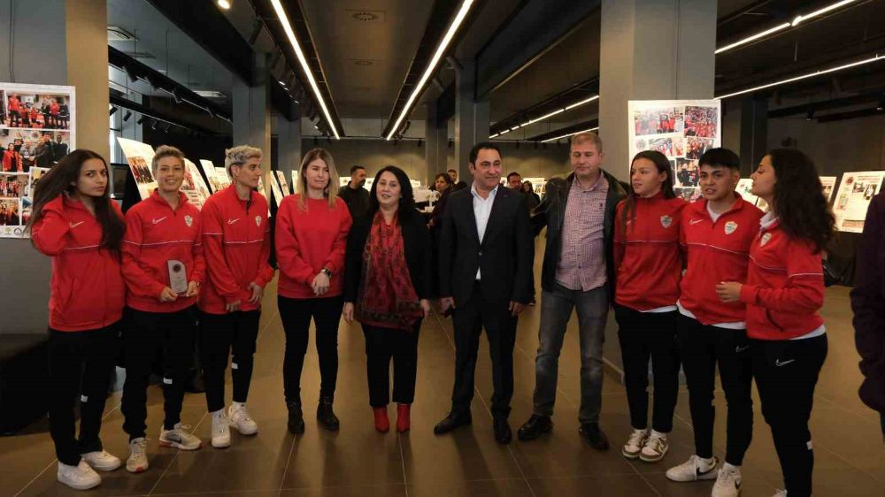 ALG Spor Kulübü Başkanı Ali Gözcü'ye Plaket: Gaziantep'te Kadın Futboluna Katkı