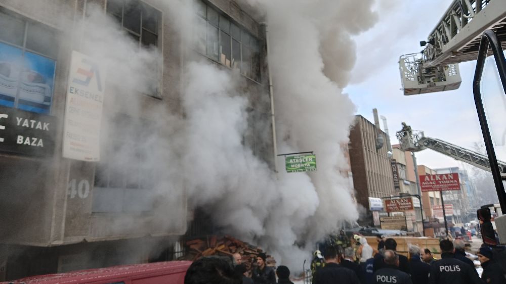 Altındağ'da Mobilya İmalathanesinde Yangın Paniği - Haberler