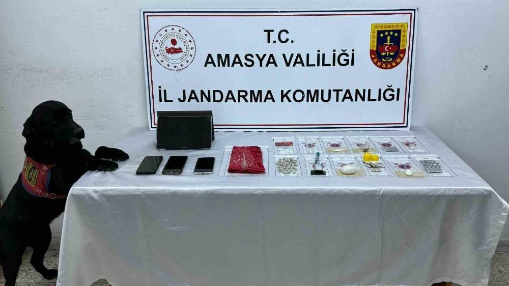 Amasya'da Uyuşturucu Bulunan Araçta Yakalanan 4 Şüpheli Tutuklandı - Haberler