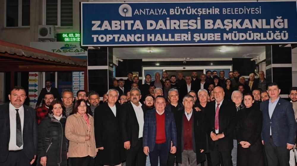 Antalya  CHP Belediye Başkan adayları hepbirlikte toptancı halinde