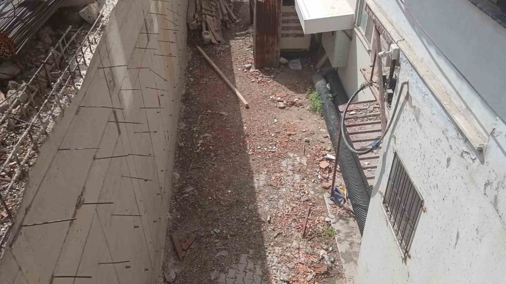 Antalya’da korkunç olay; apartmanın 3. katından düşen kız çocuk yaralandı