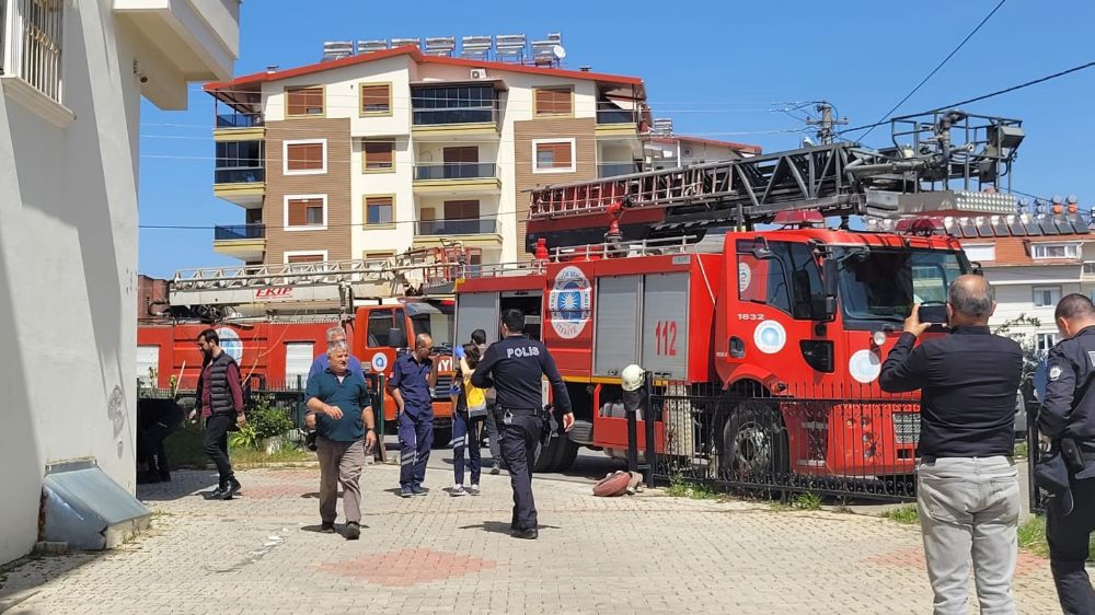 Antalya’da yangın; anne ve çocukları kurtarıldı