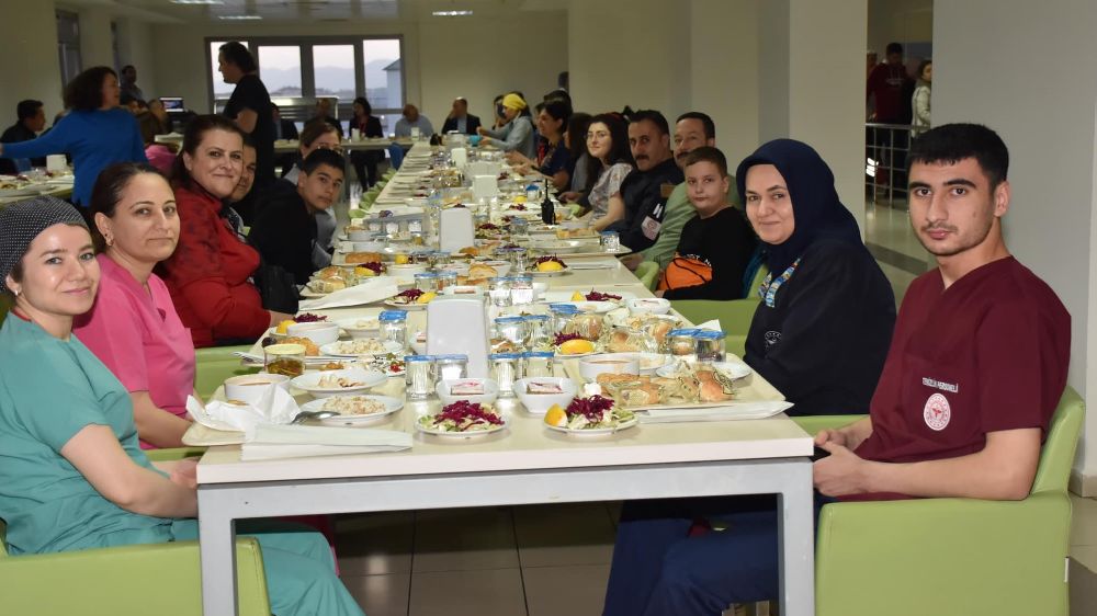 Aydın'da Sağlık Çalışanlarıyla İftar ve Sahur: Dr. Eser Şenkul'un Ziyaretleri - Haberler
