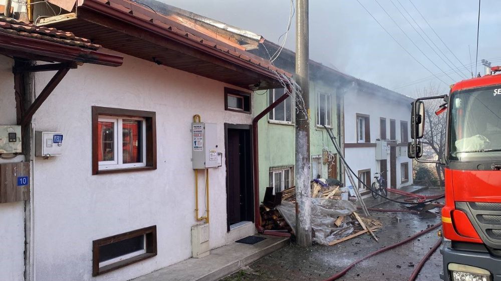 Balkona koyulan kömür kovası 3 ev yangınına sebep oldu 