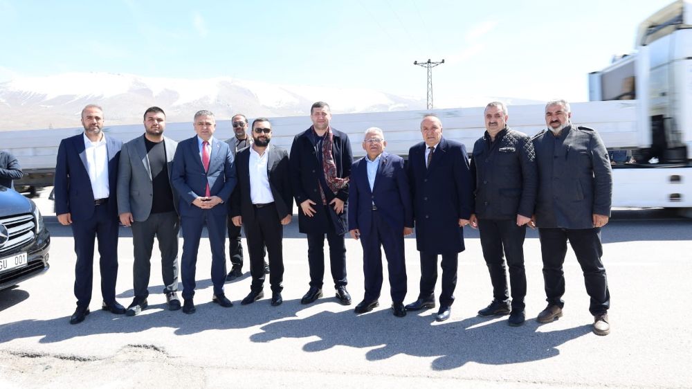  Başkan Uzunluoğlu, bin 650 araçla ilçe turu yaptı - Haberler