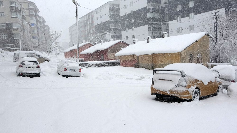 Bitlis’te Kar Yağışı: 75 Köy Yolu Kapandı, Okullar Tatil Edildi - Haberler