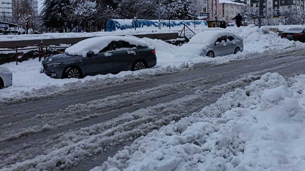 Bitlis'te Kar Yağışı Devam Ediyor: 103 Köy Yolu Kapandı, Tedbirler Alınıyor - Haberler