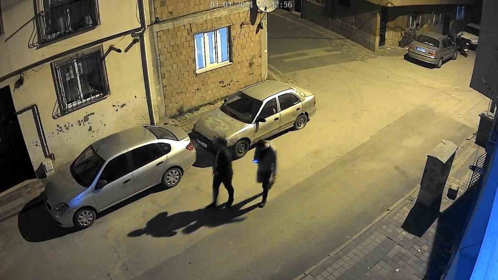 Bursa’da araç lastiğini patlatan şahıs böyle görüntülendi