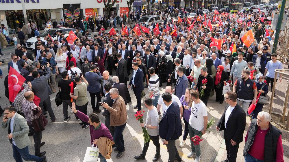 Bursa'da Cumhur İttifakı Sevgi Yürüyüşü! Alinur Aktaş'a Büyük İlgi!