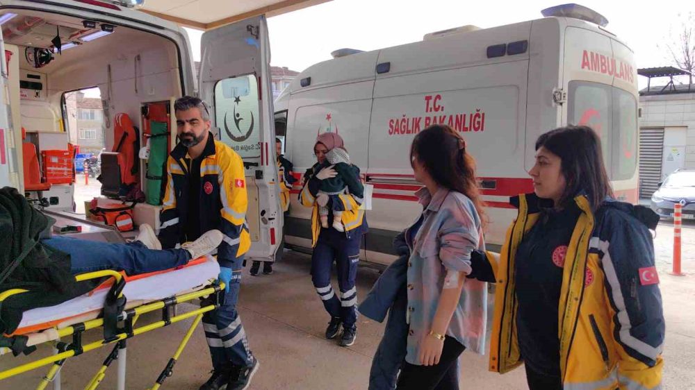 Bursa'da meydana gelen kazada 1'i bebek 4 kişi yaralandı 