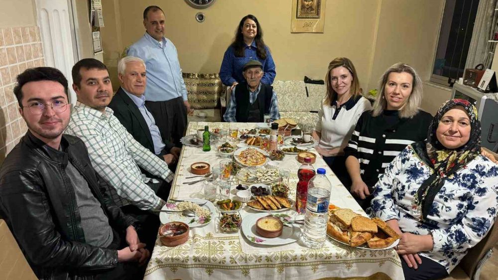 Bursa'da Ramazanın İlk İftarında Mustafa Bozbey, Güler Ailesinin Misafiri Oldu
