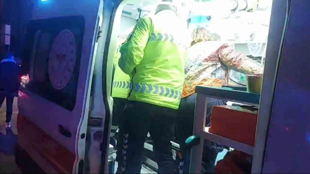 Caddebostan'da Trafik Kazası: Taksi Kaldırıma Savruldu