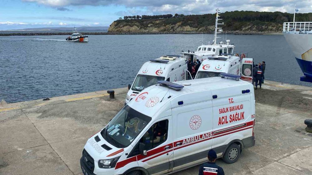 Çanakkale’de batan botta 20 kişi hayatını kaybetti