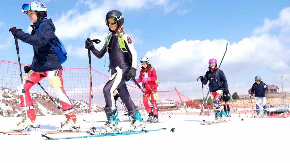 Doğanın Zirvesinde Rekabet: Türkiye Dağ Kayağı Şampiyonası Erzincan'da
