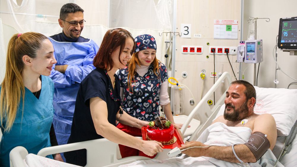 Doğum Günü Kalp Kriziyle Başladı, Hastane Personeli Mutluluğu Tamamladı - Haberler