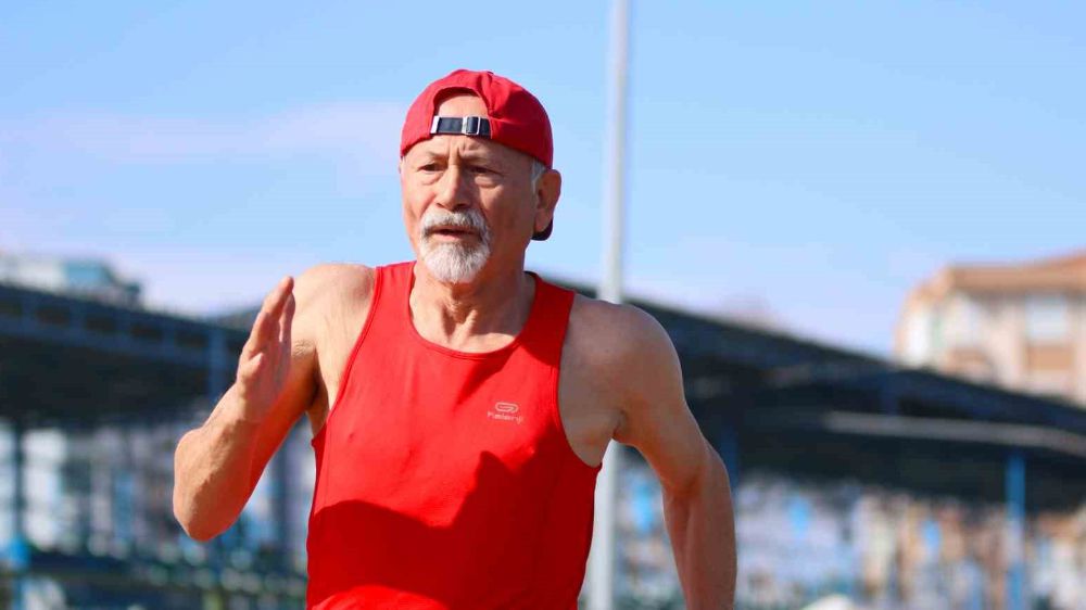 Doktorların  koşamazsın dediği 63 yaşında ki Murat Sağlam şampiyon oldu