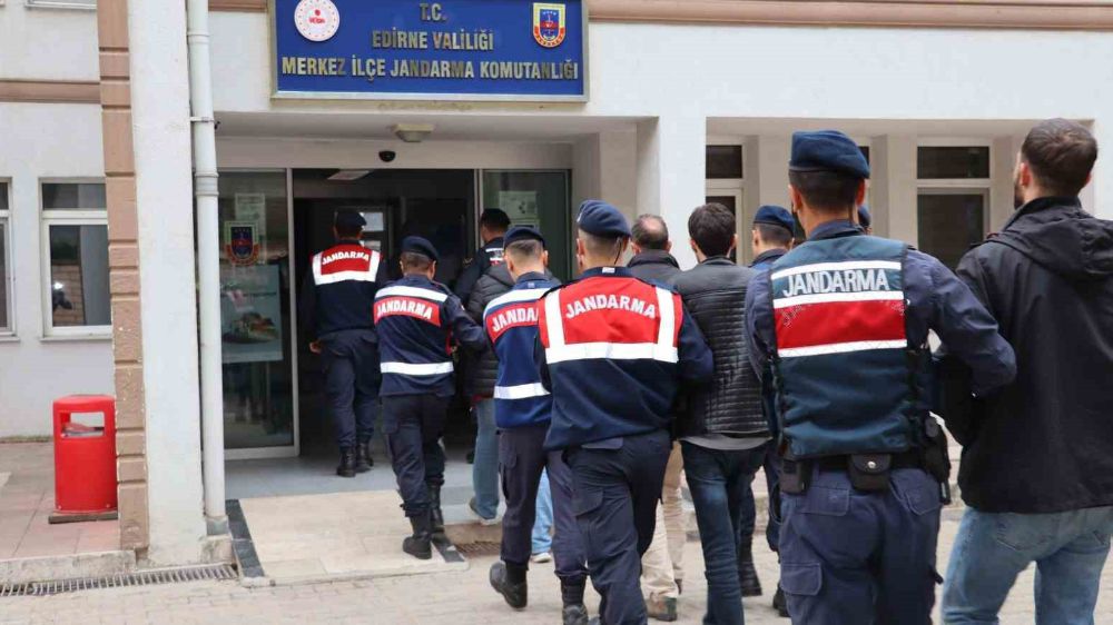 Edirne'de Jandarmadan Büyük Operasyon: 142 Aranan Kişi Yakalandı!